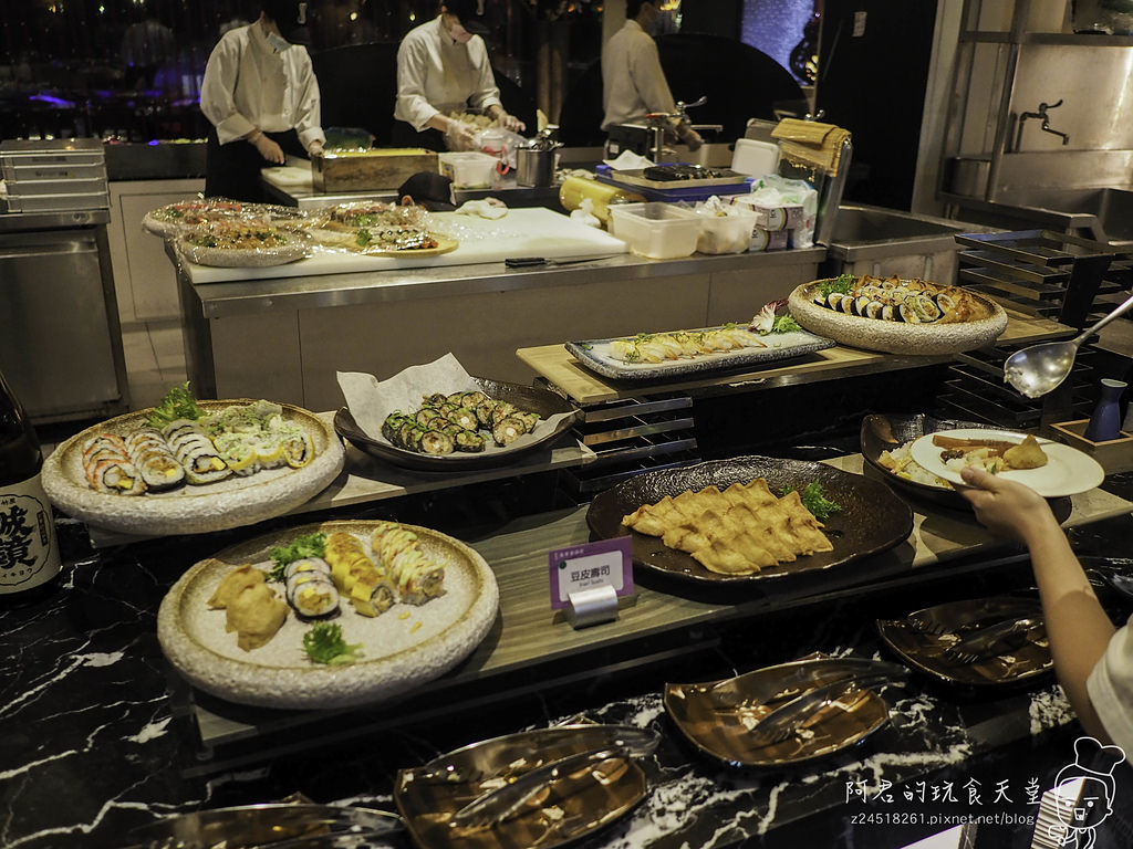 【台中】星饗道國際自助餐｜不分平假日～午晚餐買一送一｜百種料理任君吃到飽