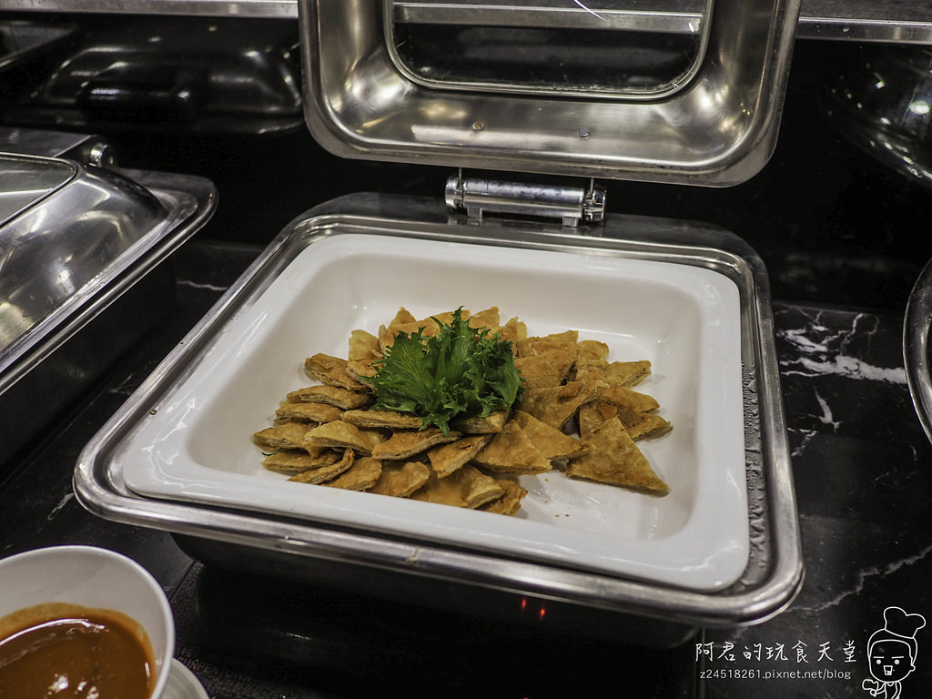 【台中】星饗道國際自助餐｜不分平假日～午晚餐買一送一｜百種料理任君吃到飽