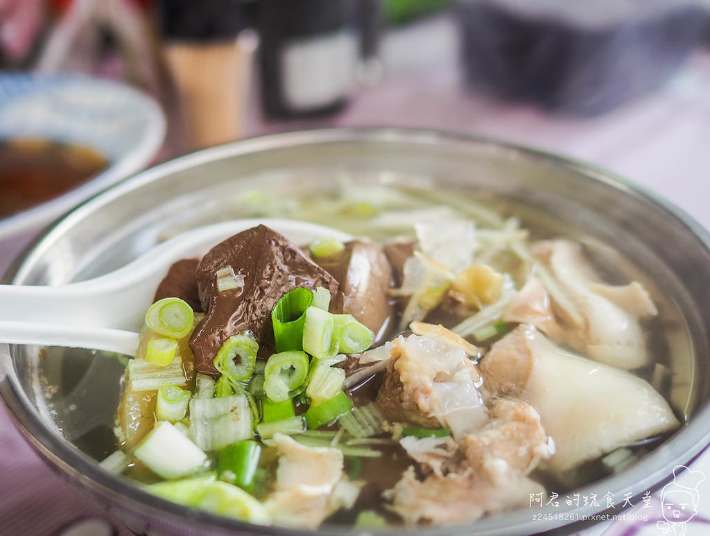 【台中】中華西街上的無名小吃攤｜充滿阿嬤味的一間店｜台中北區美食