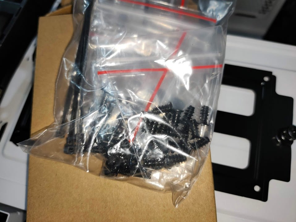 【開箱】海盜船Carbide 275R|ANTEC HCG 750|久違電腦主機更新 - 第17張圖 【開箱】海盜船Carbide 275R|ANTEC HCG 750|久違電腦主機更新