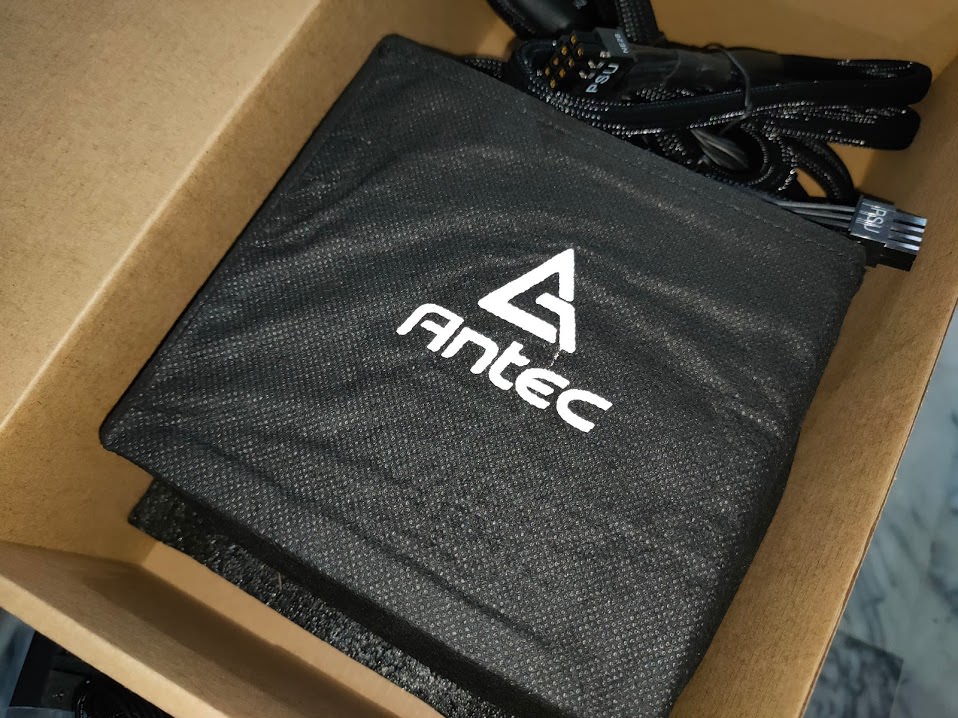 【開箱】海盜船Carbide 275R|ANTEC HCG 750|久違電腦主機更新 - 第20張圖 【開箱】海盜船Carbide 275R|ANTEC HCG 750|久違電腦主機更新