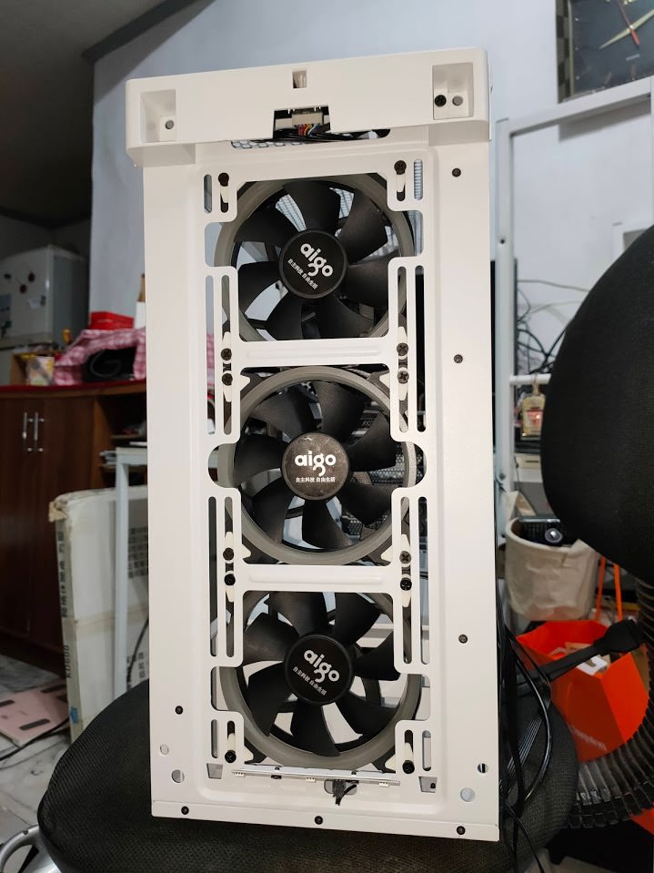 【開箱】海盜船Carbide 275R|ANTEC HCG 750|久違電腦主機更新 - 第28張圖 【開箱】海盜船Carbide 275R|ANTEC HCG 750|久違電腦主機更新