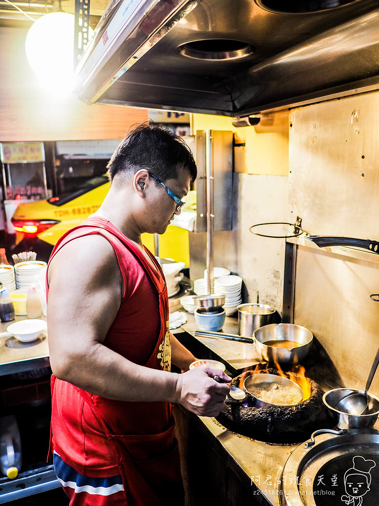 【台北】遼寧夜市｜台灣道地小吃一條街～無差別亂吃｜遼寧夜市必吃美食懶人包｜珍記甜不辣｜冰不厭榨｜鵝肉城大排檔｜正記麻油腰只｜客家自製湯圓