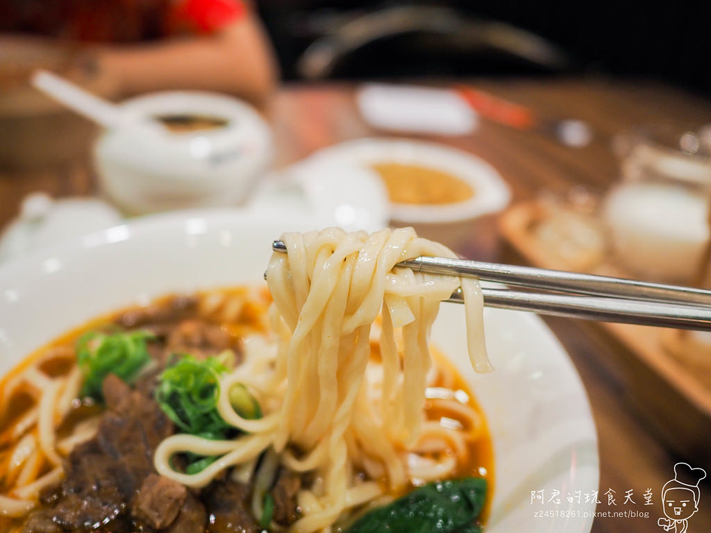 【台北】大安區呷七碗永康店｜肉粽油飯米粉牛肉麵傳統小吃任君挑選｜捷運東門站美食｜永康街小吃