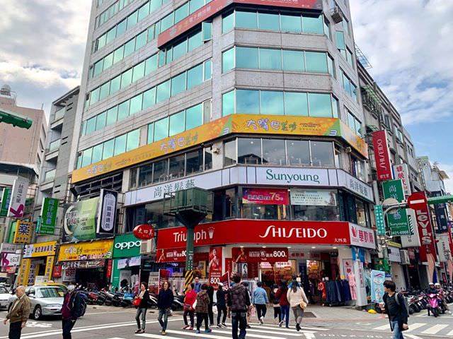 【基隆】大嘴巴茶坊　飛鏢傳說旗艦店｜基隆廟口不限時簡餐餐廳｜提供免費Wifi、充電服務