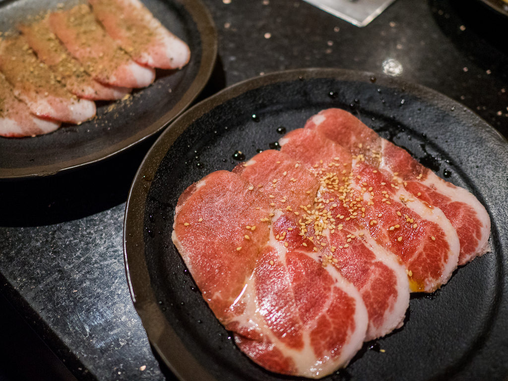 【台北】三朵花炭火燒肉鍋物吃到飽｜台北西門町餐廳｜壽星當月、當日優惠