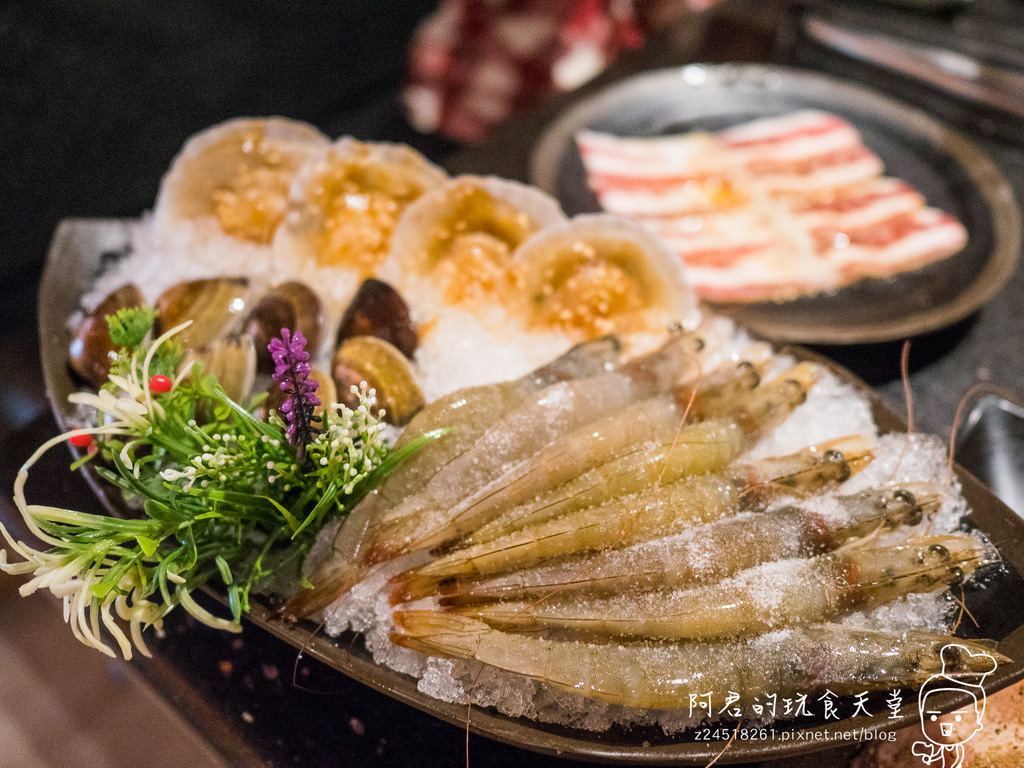 【台北】三朵花炭火燒肉鍋物吃到飽｜台北西門町餐廳｜壽星當月、當日優惠