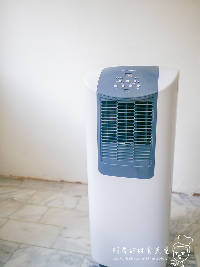 【影片開箱】Frigidaire省電移動式冷氣空調FAC-251KP|室內趴趴走~連廚房都是冷氣間|冷氣、乾衣、除溼三合一 - 第5張圖 【影片開箱】Frigidaire省電移動式冷氣空調FAC-251KP|室內趴趴走~連廚房都是冷氣間|冷氣、乾衣、除溼三合一