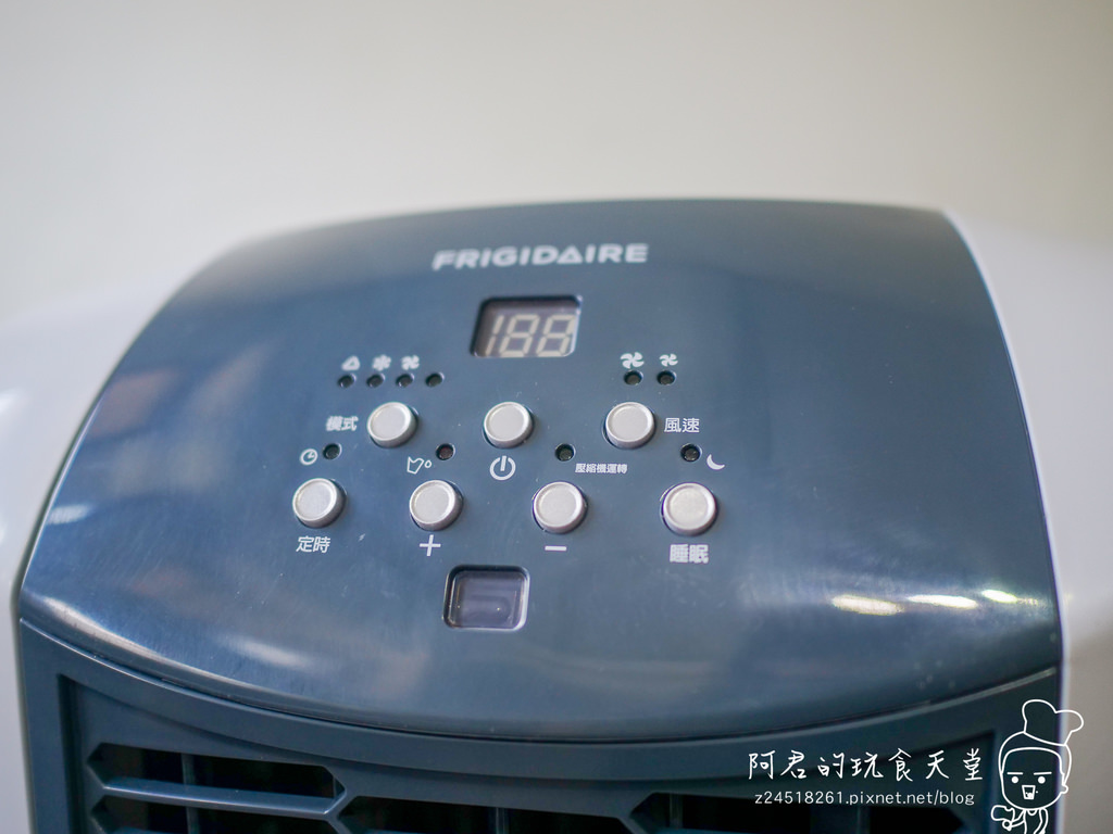 【影片開箱】Frigidaire省電移動式冷氣空調FAC-251KP|室內趴趴走~連廚房都是冷氣間|冷氣、乾衣、除溼三合一 - 第6張圖 【影片開箱】Frigidaire省電移動式冷氣空調FAC-251KP|室內趴趴走~連廚房都是冷氣間|冷氣、乾衣、除溼三合一