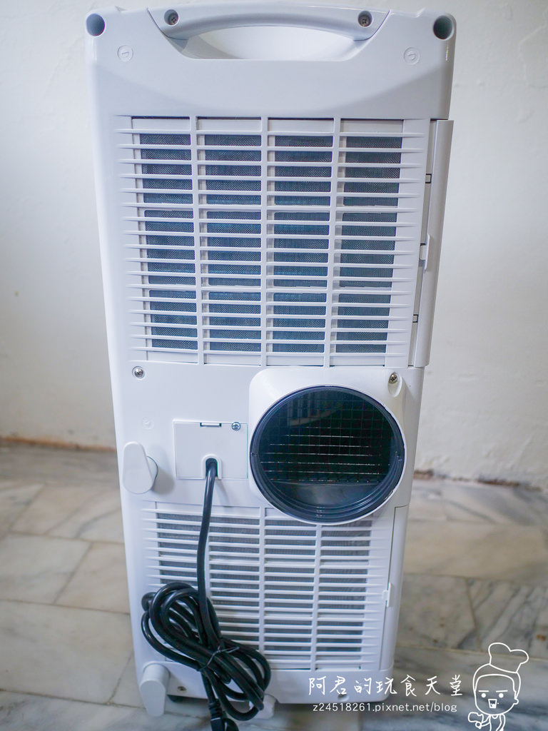 【影片開箱】Frigidaire省電移動式冷氣空調FAC-251KP|室內趴趴走~連廚房都是冷氣間|冷氣、乾衣、除溼三合一 - 第11張圖 【影片開箱】Frigidaire省電移動式冷氣空調FAC-251KP|室內趴趴走~連廚房都是冷氣間|冷氣、乾衣、除溼三合一