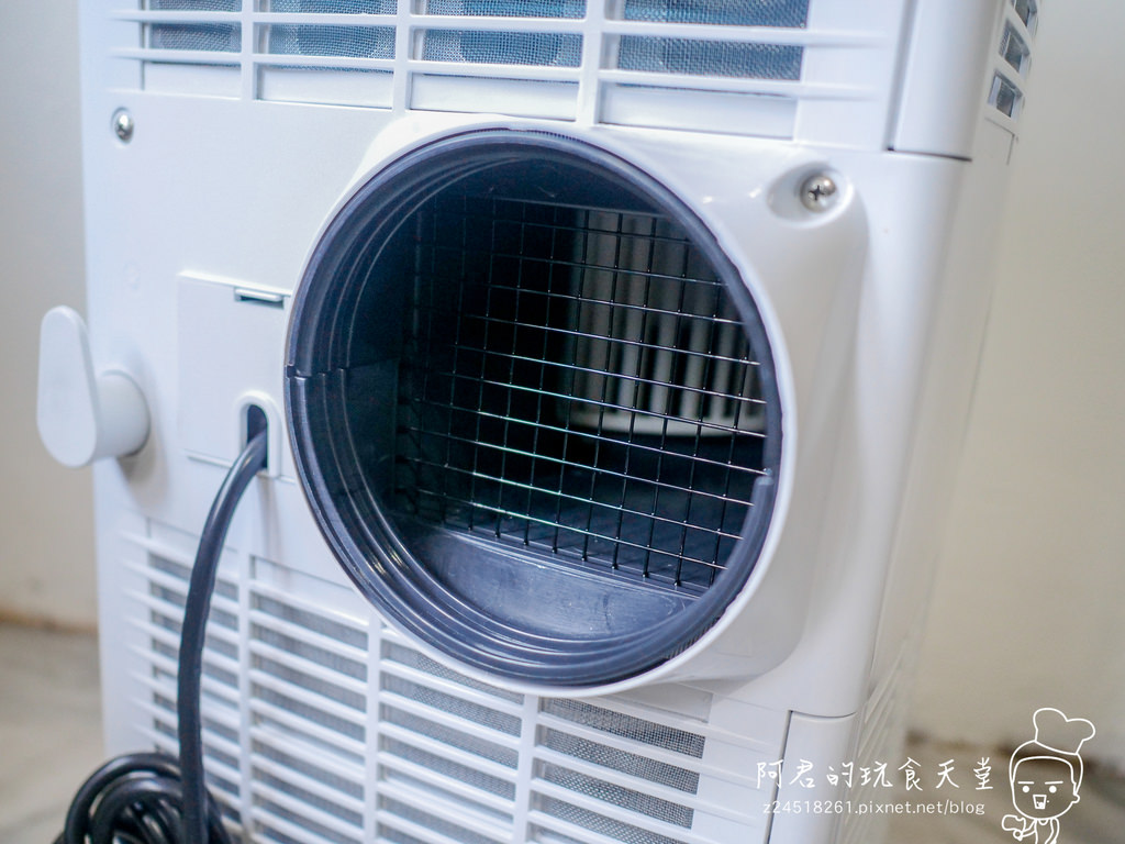 【影片開箱】Frigidaire省電移動式冷氣空調FAC-251KP|室內趴趴走~連廚房都是冷氣間|冷氣、乾衣、除溼三合一 - 第12張圖 【影片開箱】Frigidaire省電移動式冷氣空調FAC-251KP|室內趴趴走~連廚房都是冷氣間|冷氣、乾衣、除溼三合一