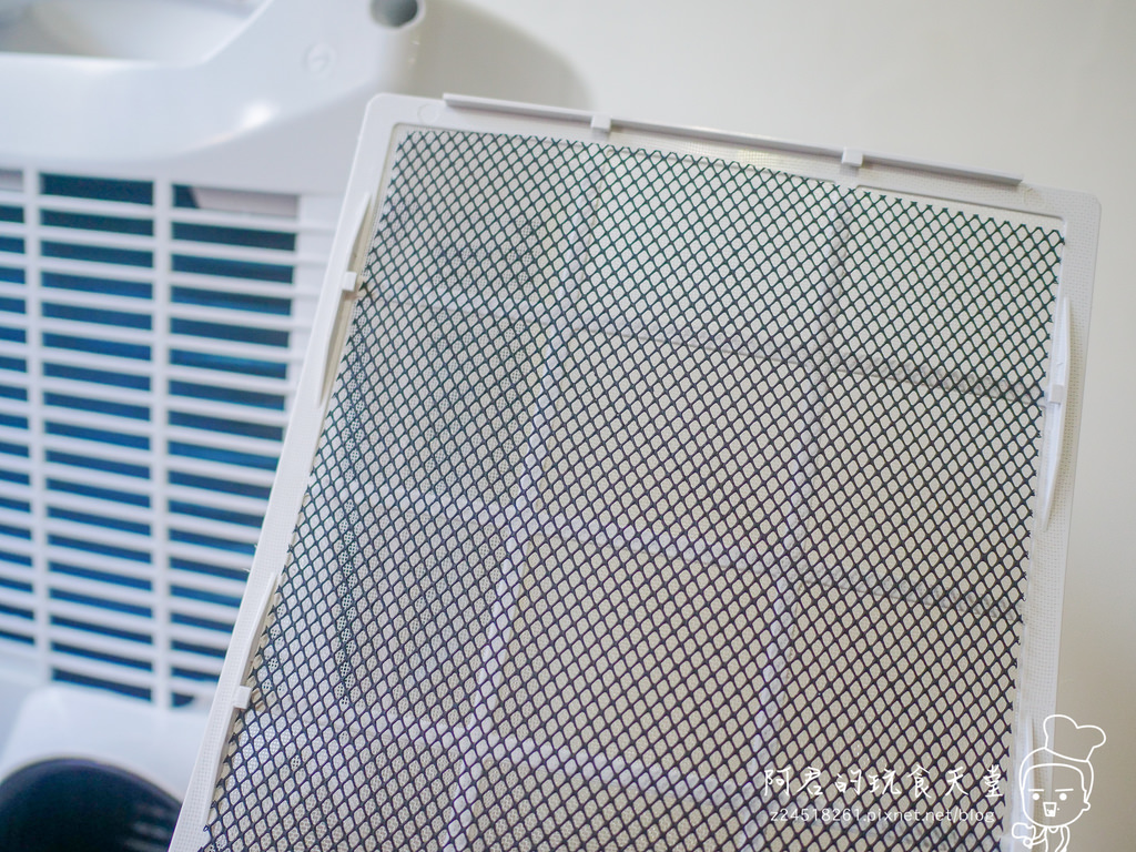 【影片開箱】Frigidaire省電移動式冷氣空調FAC-251KP|室內趴趴走~連廚房都是冷氣間|冷氣、乾衣、除溼三合一 - 第13張圖 【影片開箱】Frigidaire省電移動式冷氣空調FAC-251KP|室內趴趴走~連廚房都是冷氣間|冷氣、乾衣、除溼三合一