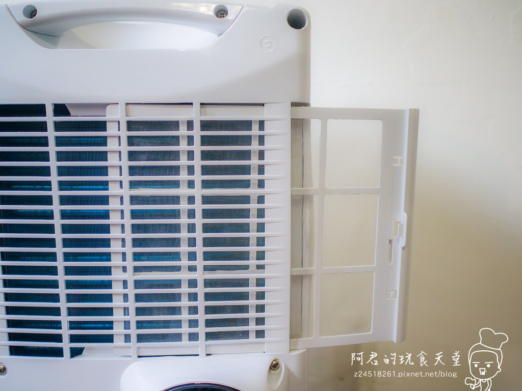 【影片開箱】Frigidaire省電移動式冷氣空調FAC-251KP|室內趴趴走~連廚房都是冷氣間|冷氣、乾衣、除溼三合一 - 第14張圖 【影片開箱】Frigidaire省電移動式冷氣空調FAC-251KP|室內趴趴走~連廚房都是冷氣間|冷氣、乾衣、除溼三合一