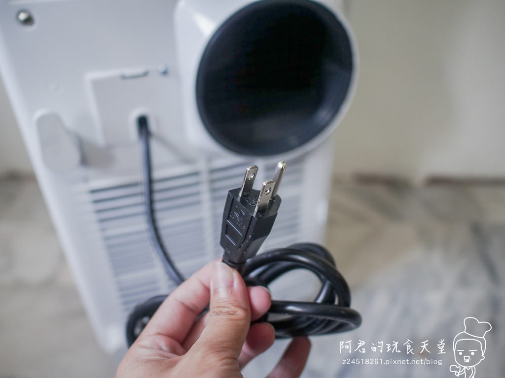 【影片開箱】Frigidaire省電移動式冷氣空調FAC-251KP|室內趴趴走~連廚房都是冷氣間|冷氣、乾衣、除溼三合一 - 第17張圖 【影片開箱】Frigidaire省電移動式冷氣空調FAC-251KP|室內趴趴走~連廚房都是冷氣間|冷氣、乾衣、除溼三合一