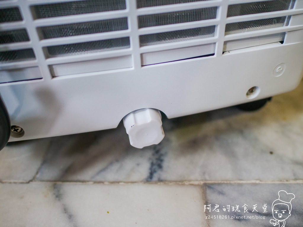 【影片開箱】Frigidaire省電移動式冷氣空調FAC-251KP|室內趴趴走~連廚房都是冷氣間|冷氣、乾衣、除溼三合一 - 第20張圖 【影片開箱】Frigidaire省電移動式冷氣空調FAC-251KP|室內趴趴走~連廚房都是冷氣間|冷氣、乾衣、除溼三合一