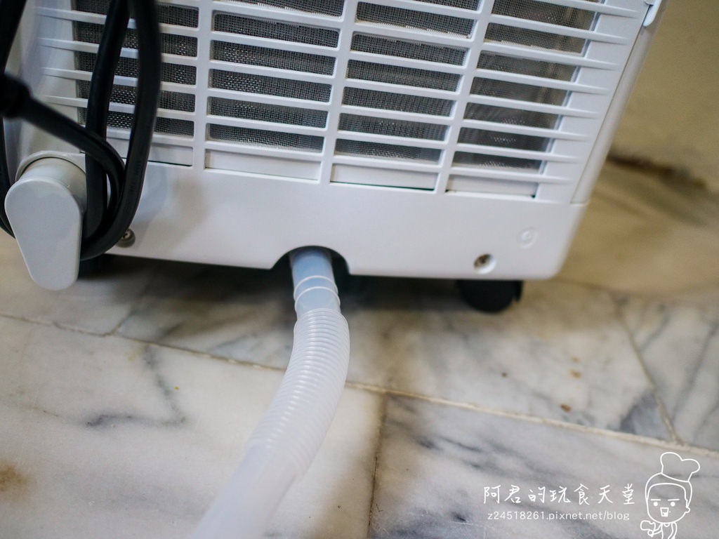 【影片開箱】Frigidaire省電移動式冷氣空調FAC-251KP|室內趴趴走~連廚房都是冷氣間|冷氣、乾衣、除溼三合一 - 第22張圖 【影片開箱】Frigidaire省電移動式冷氣空調FAC-251KP|室內趴趴走~連廚房都是冷氣間|冷氣、乾衣、除溼三合一