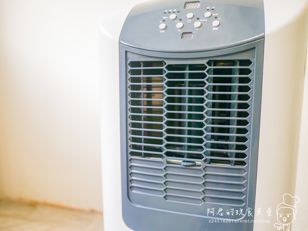 【影片開箱】Frigidaire省電移動式冷氣空調FAC-251KP|室內趴趴走~連廚房都是冷氣間|冷氣、乾衣、除溼三合一 - 第34張圖 【影片開箱】Frigidaire省電移動式冷氣空調FAC-251KP|室內趴趴走~連廚房都是冷氣間|冷氣、乾衣、除溼三合一