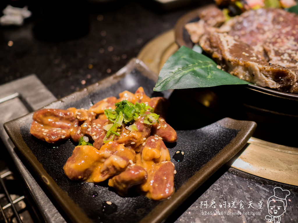 【台北】三朵花炭火燒肉鍋物｜二次來訪｜很普通的燒肉吃到飽｜西門町烤肉