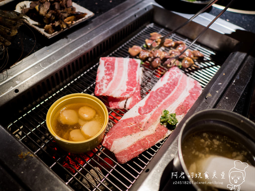 【台北】三朵花炭火燒肉鍋物｜二次來訪｜很普通的燒肉吃到飽｜西門町烤肉