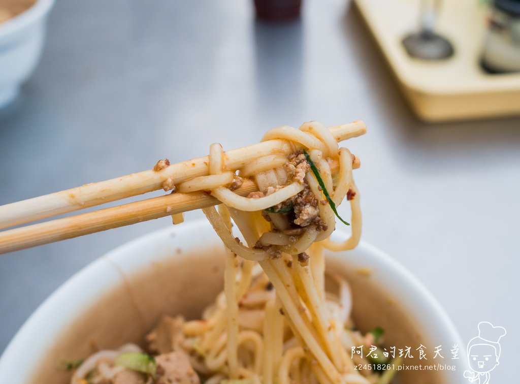 【台中】霸王臭豆腐｜這是一碗炸醬與臭豆腐的故事｜沒想到北京酸梅湯超好喝！