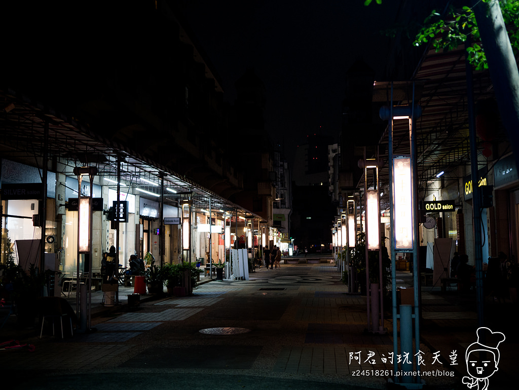 【遊記】一個人的台鐵環島&徒步旅行｜五天四夜 Day1（下）｜彷彿回到五零年代的台中香蕉新樂園｜一中8兩碳烤雞排｜樹仔下炒麵大腸豬血湯｜宮原眼科初體驗