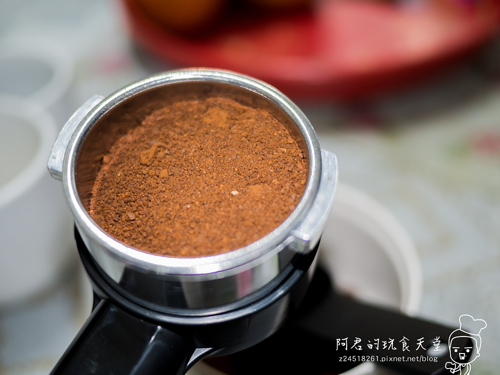 飛利浦Saeco POEMIA 半自動義式咖啡機HD8323 開箱~在家也能享受濃醇香 - 第15張圖 飛利浦Saeco POEMIA 半自動義式咖啡機HD8323 開箱~在家也能享受濃醇香