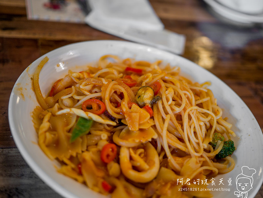 【台北】義饗食堂　CP值頗高的下午茶 義式料理吃到飽 爐烤肋眼牛肉太讚啦