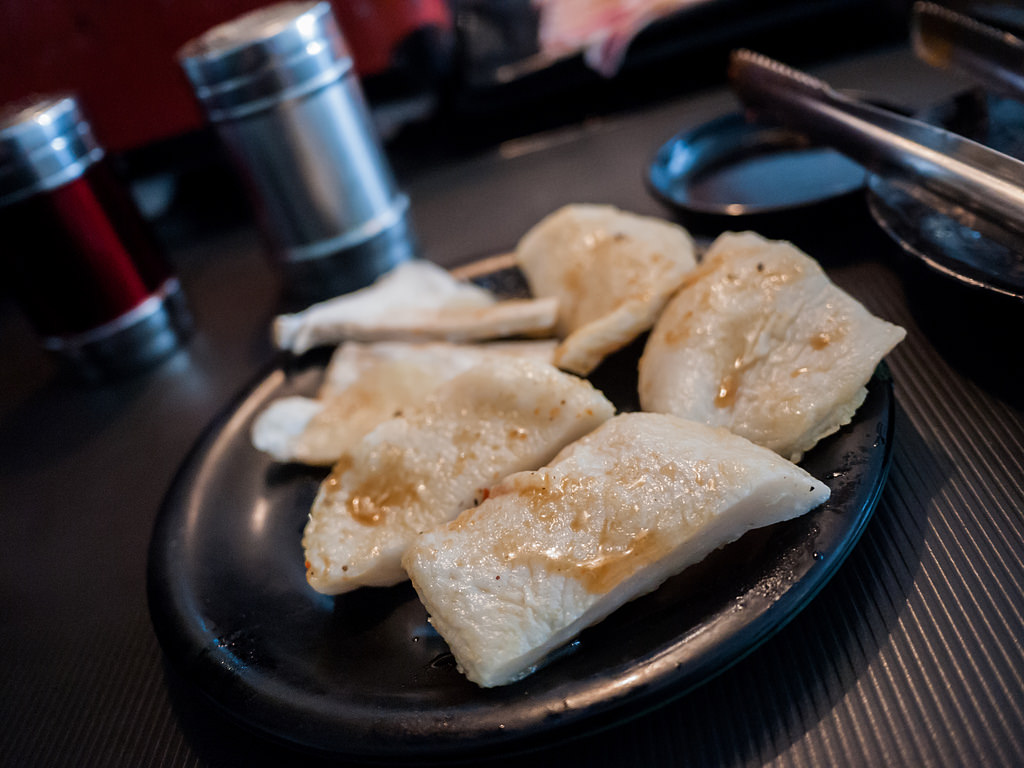 【台北】櫻花羿日式炭火燒肉吃到飽 這烤爐好像有點小