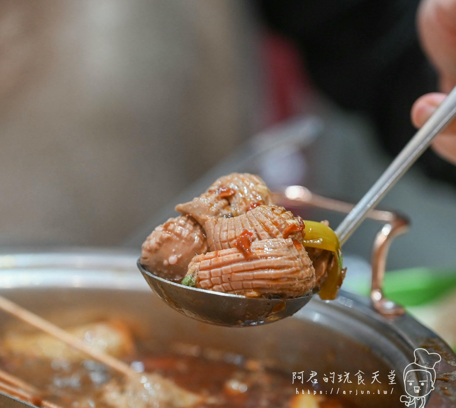 【台中】餉串串｜正宗四川特色小吃串串香，台中也吃的到！食材種類多樣化一串只要10元起｜加 LINE 再送 5 隻串串兌換券！