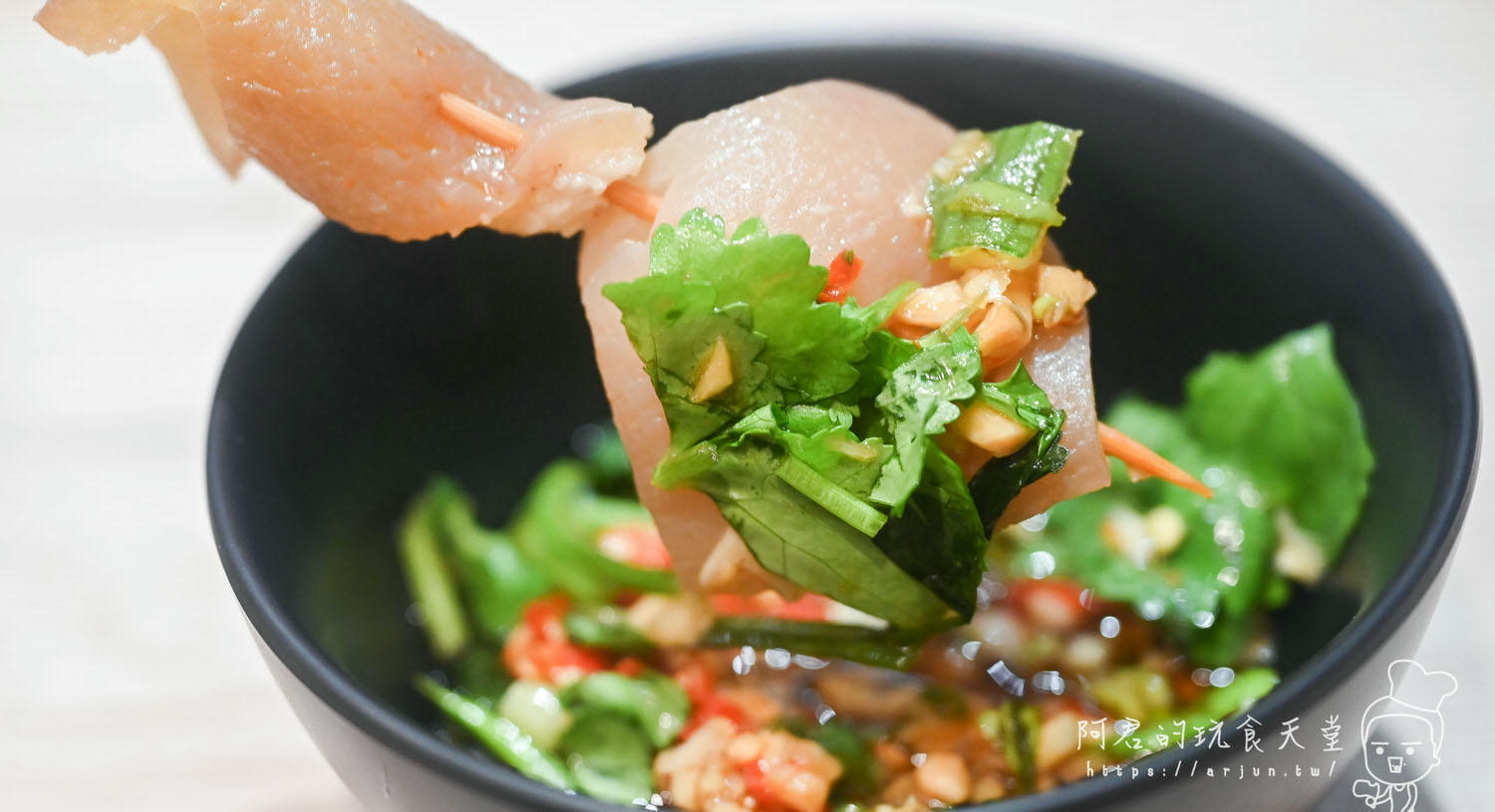 【台中】餉串串｜正宗四川特色小吃串串香，台中也吃的到！食材種類多樣化一串只要10元起｜加 LINE 再送 5 隻串串兌換券！