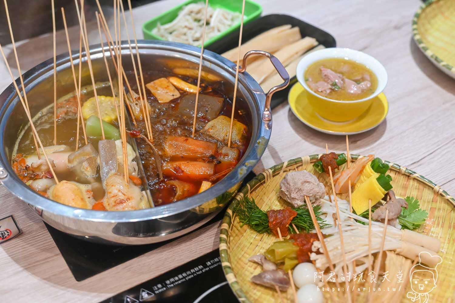 【台中】餉串串｜正宗四川特色小吃串串香，台中也吃的到！食材種類多樣化一串只要10元起｜加 LINE 再送 5 隻串串兌換券！
