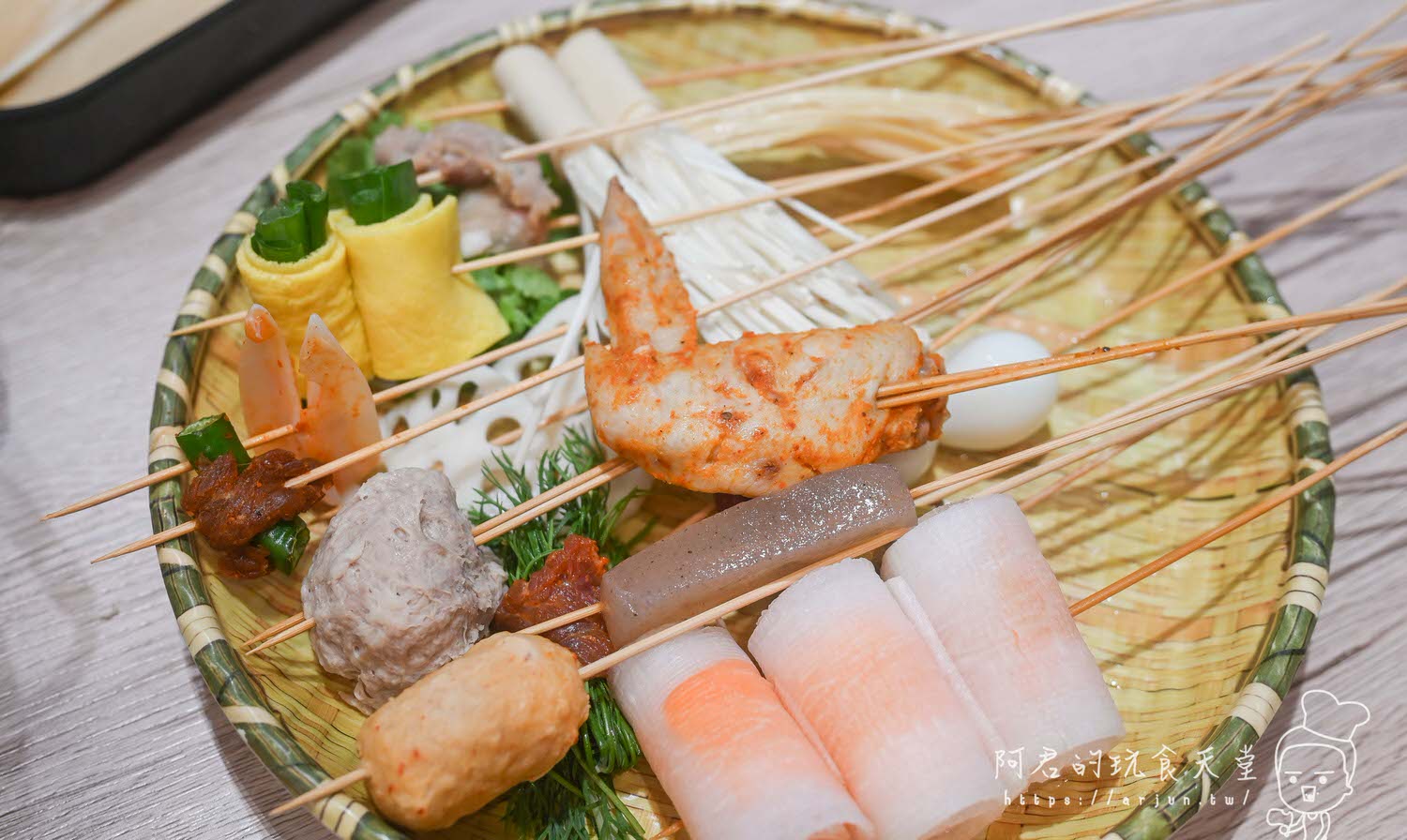 【台中】餉串串｜正宗四川特色小吃串串香，台中也吃的到！食材種類多樣化一串只要10元起｜加 LINE 再送 5 隻串串兌換券！