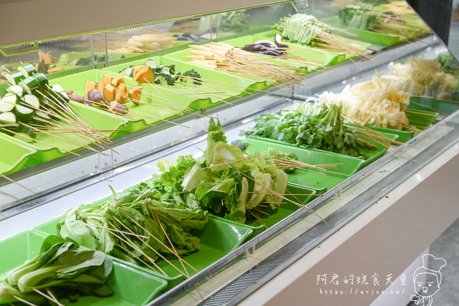 【台中】餉串串｜正宗四川特色小吃串串香，台中也吃的到！食材種類多樣化一串只要10元起｜加 LINE 再送 5 隻串串兌換券！