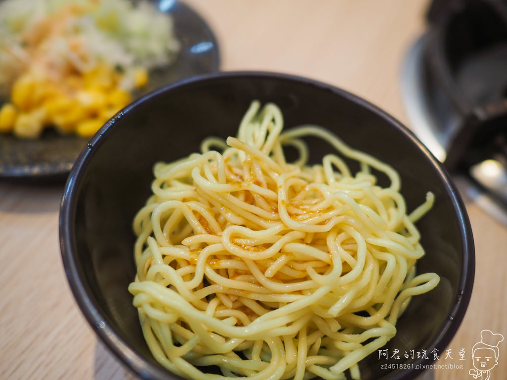 【台中】億品鍋逢甲店｜不用兩百塊居然可以豬油拌飯、飲料、冰淇淋、沙拉、涼麵吃到飽？！