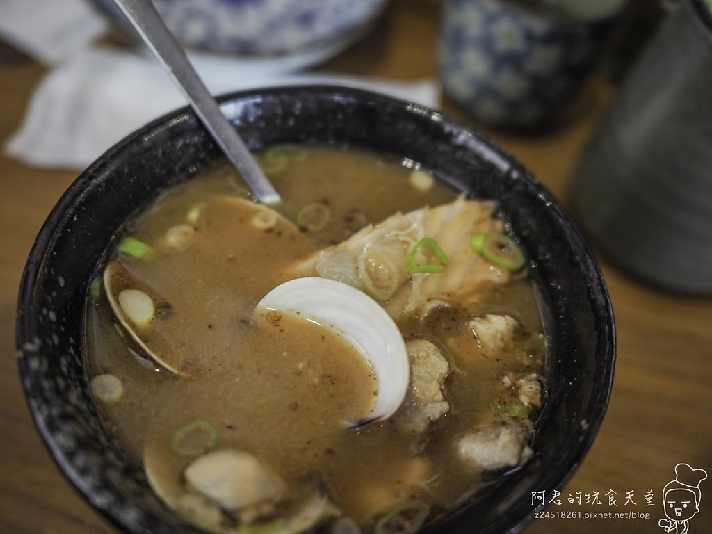 【台中】信兵衛 手作丼飯壽司｜浮誇系的IG打卡店｜北區中華路夜市美食