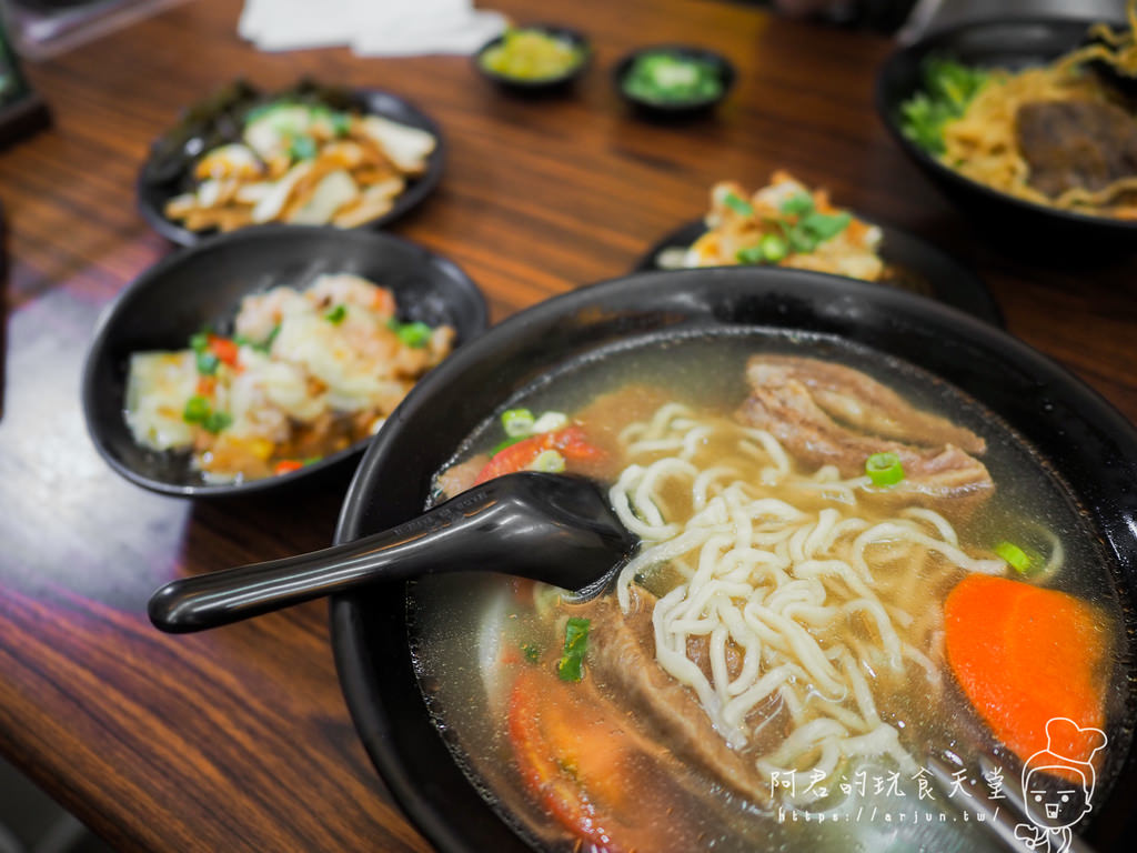 【台中】洪師傅川味麵食館｜周末限定的好味道「番茄清燉牛腩麵」