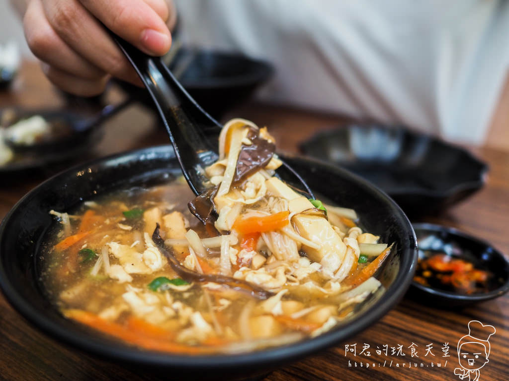 【台中】洪師傅川味麵食館｜周末限定的好味道「番茄清燉牛腩麵」