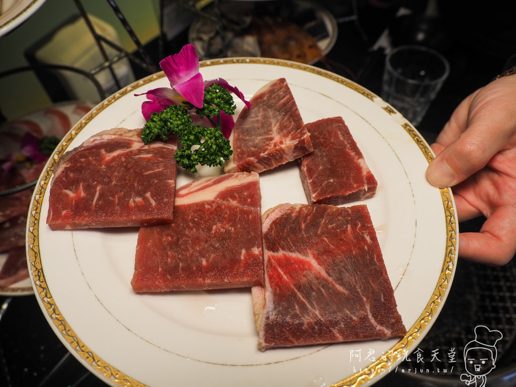 【台中】日月燒烤｜單點式燒肉吃到飽，點超過最多只收$898｜還不收服務費