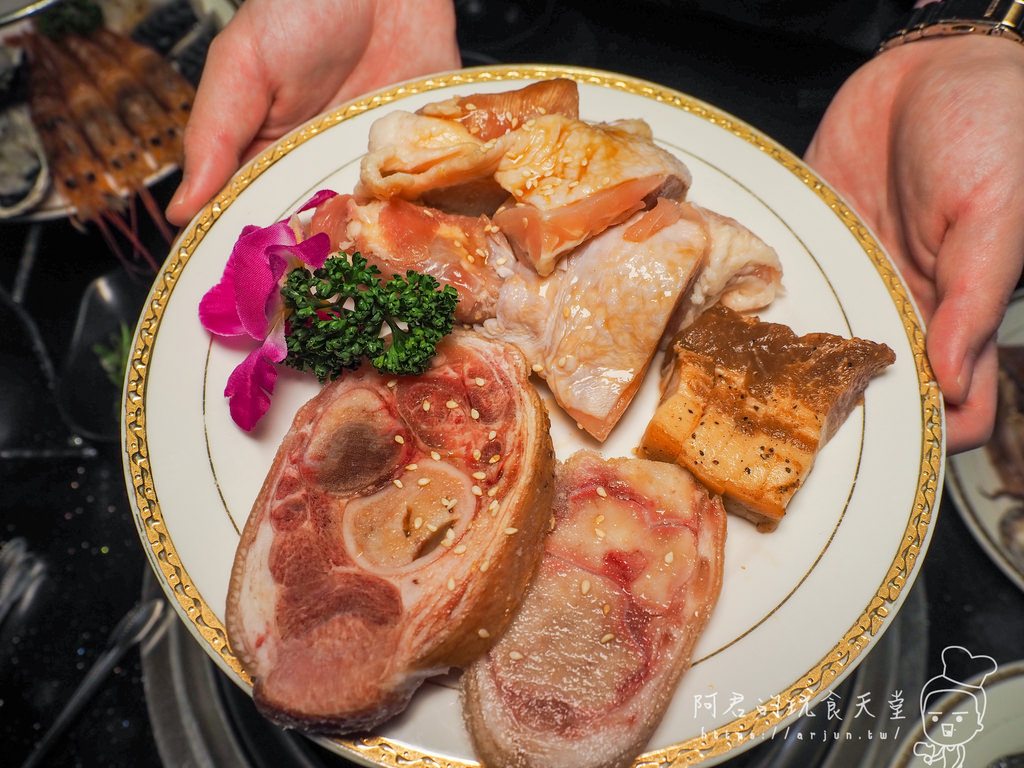 【台中】日月燒烤｜單點式燒肉吃到飽，點超過最多只收$898｜還不收服務費