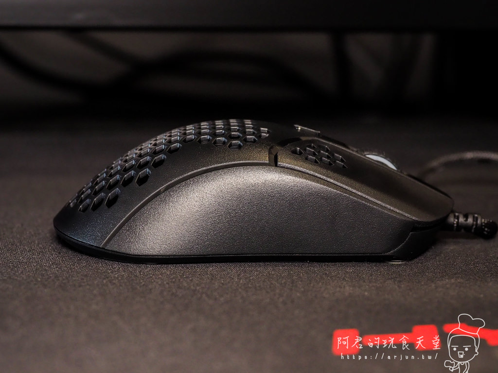 【開箱】HyperX Pulsefire Haste｜蜂巢式設計電競滑鼠，僅有59g的超輕量級體驗