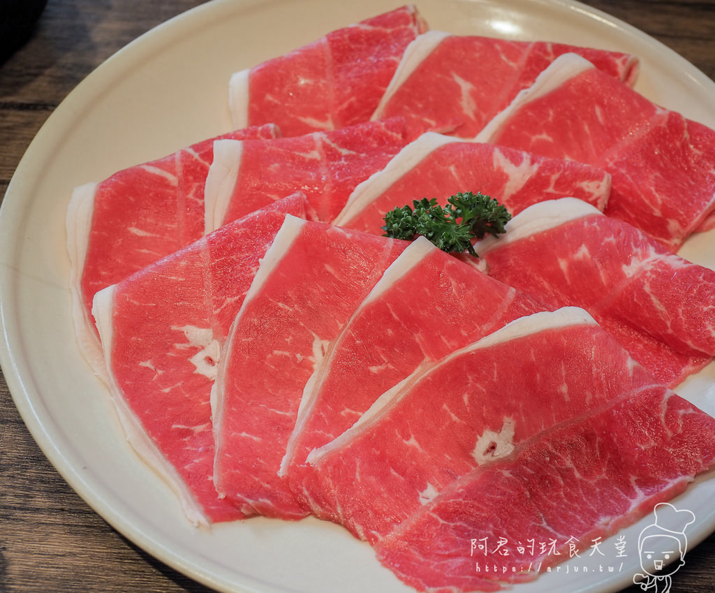 【台中】饗鍋物料理｜爆香石頭火鍋不只好吃，還能搭配銅盤燒肉｜沙鹿火鍋推薦