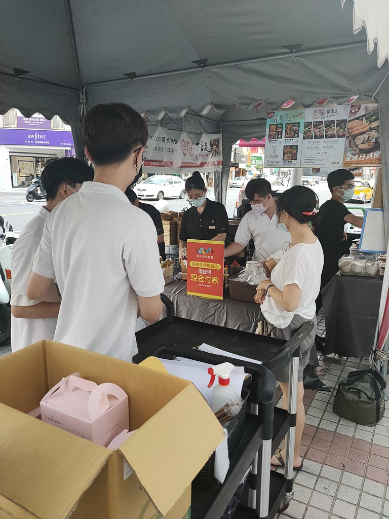 【台中】漢來海港 餐券放大術～拿晚餐餐券可外帶八道菜CP值超高！在家也能輕鬆享用五菜色