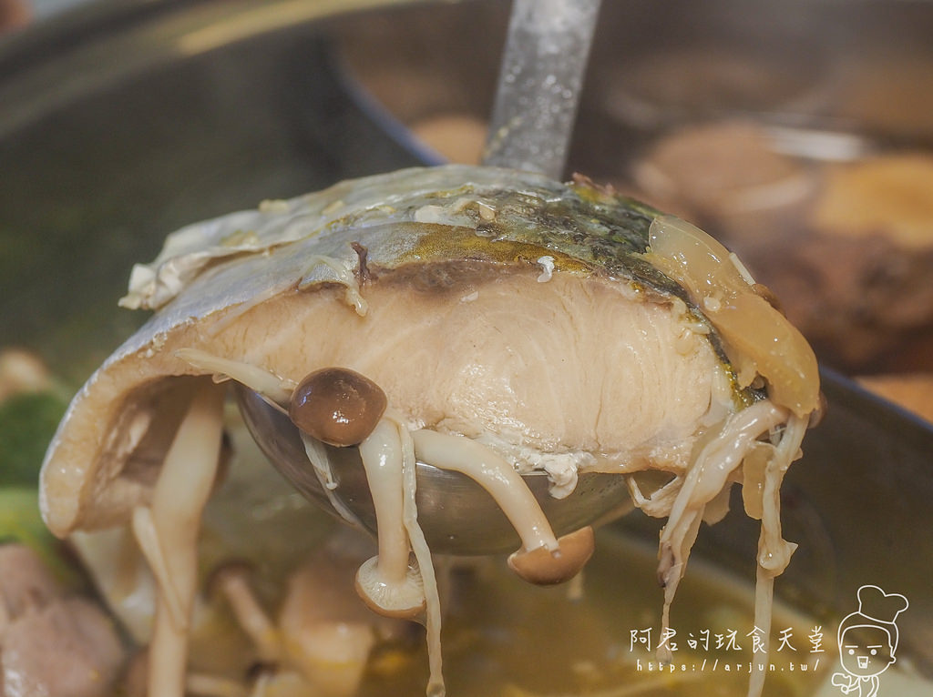 【宅配】良品開飯｜只會加熱也能出一桌好菜｜重慶酸菜魚肉鍋、三代同堂富貴雞、紅燒牛肉爐、月亮蝦餅