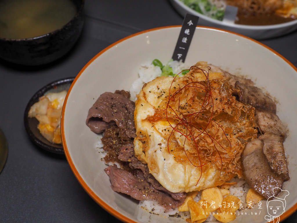 【台中】渣女深夜和牛燒肉燥飯｜宵夜場推薦！超狂裝潢x霸氣雙拼和牛燥飯