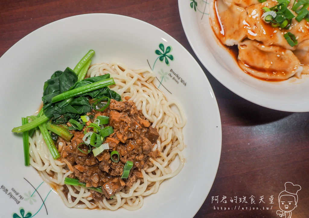 【台中】蒸餃子｜皮厚Q彈帶嚼勁的麻辣酸香紅油餃子！喜歡台式小吃的老饕可別錯過