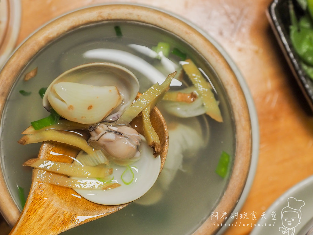 【台中】鳥重地雞燒｜雞肉料理x炭火直燒的職人｜勤美超人氣居酒屋