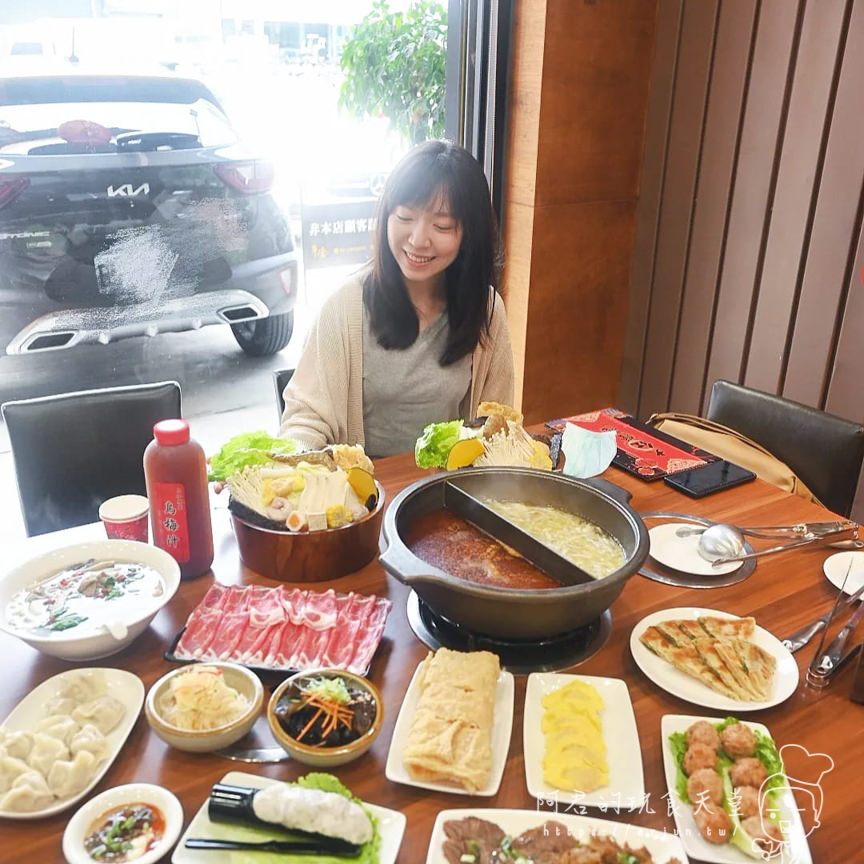 【台中】大紅燈籠東北酸菜白肉鍋｜來自道地東北的美味，除了火鍋還有北方特色麵食！