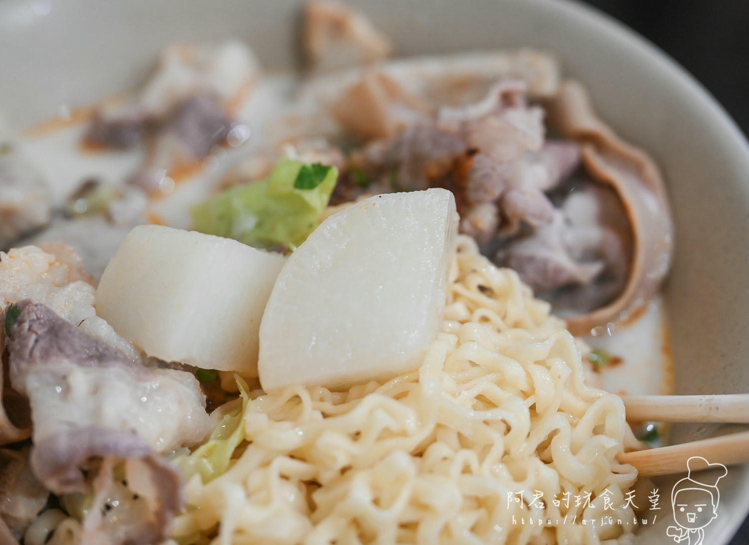 【苗栗】沐上麻辣燙｜平價美食也能很澎湃，清爽不油膩～吃完連湯都完全不剩的麻辣燙