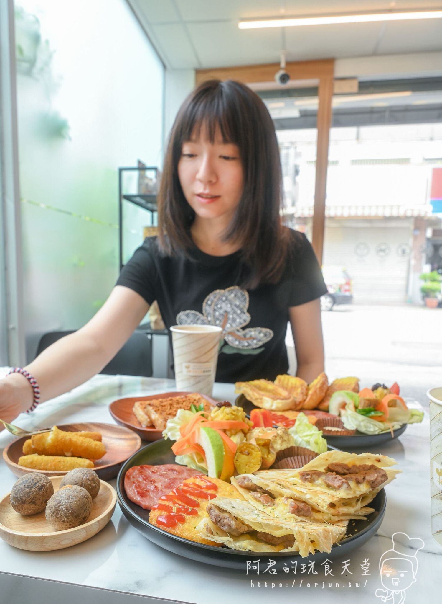 【台中】早安公雞農場晨食-十甲東店｜超豐盛拼盤新推出～還有健康燕麥飲，美好的一天從早餐開始