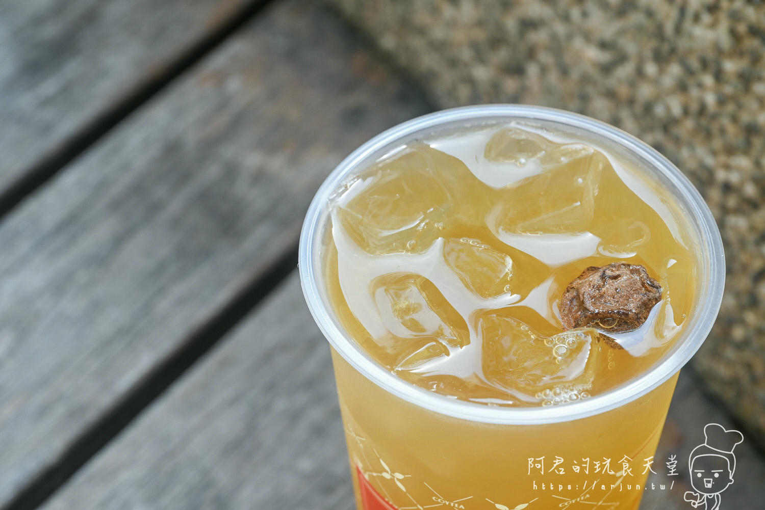 【台中】嗑以茶 COYTEA逢甲店｜買飲料抽盲盒，不只有優惠還有各種令人懷念的小玩意